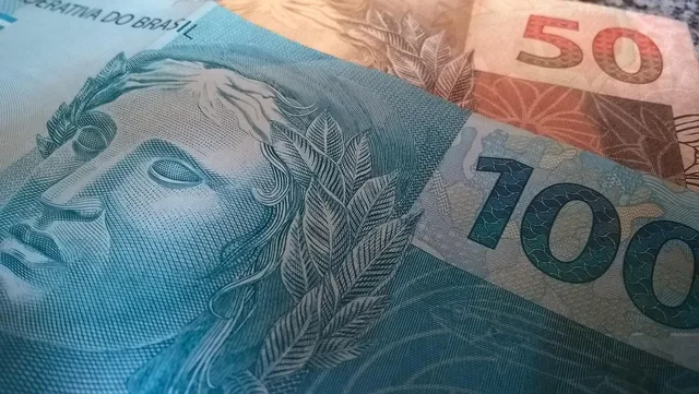 money, real, brazilian currency, ballots, wage, fifty reals, one hundred reais, economy, savings, budget, real money, note, financial education, brazilian money, finances, income, money, money, money, real, economy, budget, budget, budget, budget, budget. Business Salaries Canada: Accountant and Financial Analyst Pay