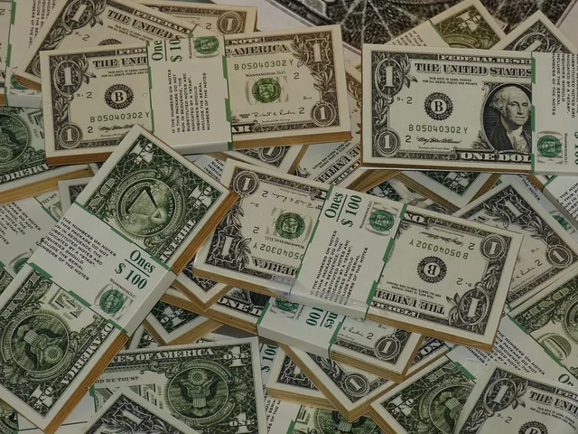 money, dollar bill, banknotes, paper money, currency, pay, seem, finance dollars, usa, us-dollar, money, money, money, money, money, dollar bill, us-dollar. How IRS Publication 15 and SSA wage limits shape US take-home pay